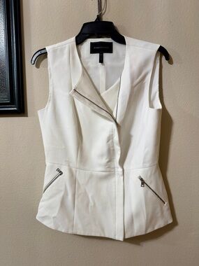BCBGMaxAzria White Sleeveless Asymmetric Zip Vest